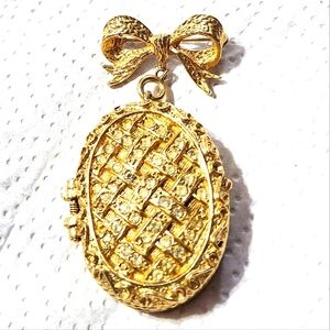 Vtg Mary Chess Creme Solid Perfume Pin Brooch